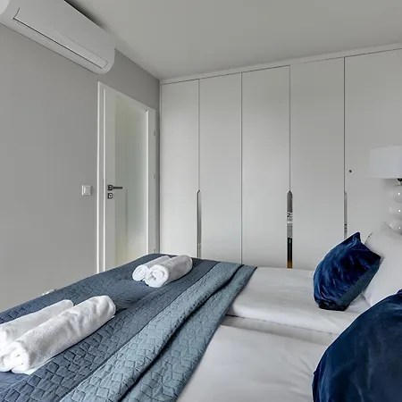 Waterlane Island - Riverview Pool, Spa, Gym & Parking By Downtown Apartment