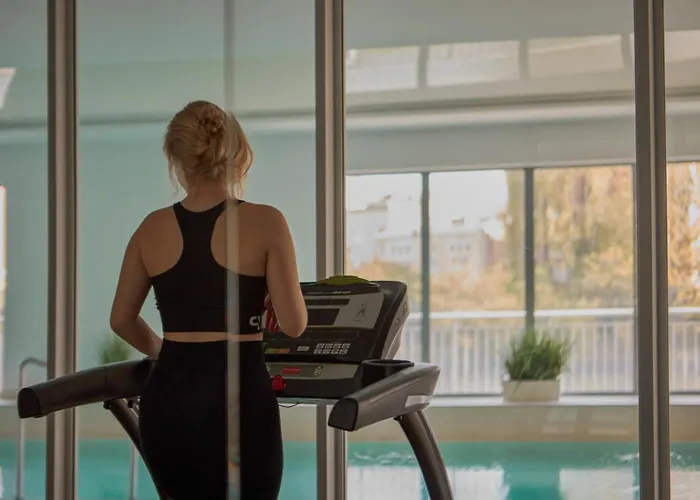 Aparthotel Waterlane Island - Riverview Pool, Spa, Gym & Parking By Downtown 4*