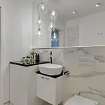 Waterlane Island - Riverview Pool, Spa, Gym & Parking By Downtown 아파트호텔