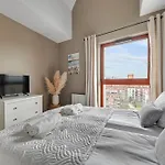 아파트호텔 Waterlane Island - Riverview Pool, Spa, Gym & Parking By Downtown 그단스크