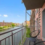 아파트호텔 Waterlane Island - Riverview Pool, Spa, Gym & Parking By Downtown 그단스크
