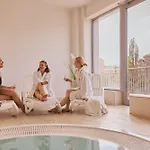 Waterlane Island - Riverview Pool, Spa, Gym & Parking By Downtown 그단스크