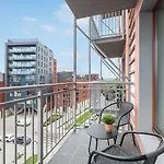 Waterlane Island - Riverview Pool, Spa, Gym & Parking By Downtown 4*